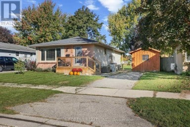 106 HAROLD CT COURT Lucan Biddulph (Lucan) Ontario photo 1