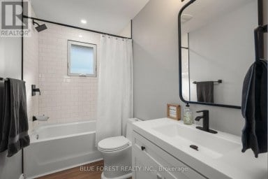 106 HAROLD CT COURT Lucan Biddulph (Lucan) Ontario photo 24