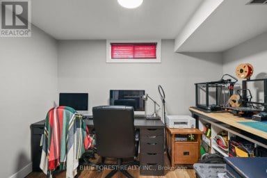 106 HAROLD CT COURT Lucan Biddulph (Lucan) Ontario photo 32
