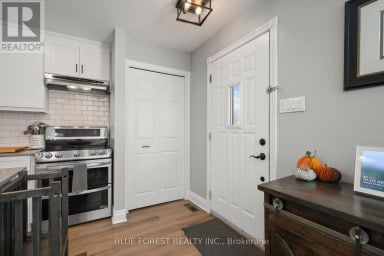 106 HAROLD CT COURT Lucan Biddulph (Lucan) Ontario photo 5