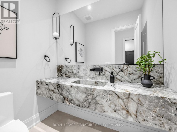 73 STARLIGHT CRESCENT, Richmond Hill (Mill Pond), Ontario, L4C4X3