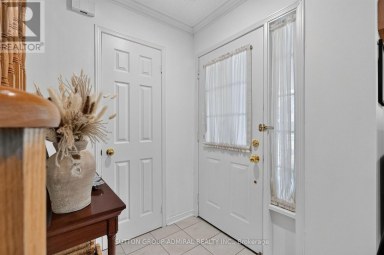 359 JOHN WEST WAY Aurora (Bayview Wellington) Ontario photo 3