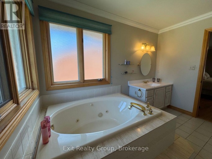 17 BRIDLEWOOD LANE, Quinte West (Trenton Ward), Ontario, K8V6N4