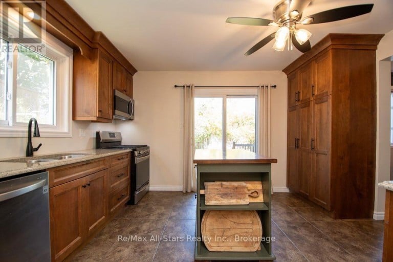 1118 HUNTINGTON CIRCLE, Peterborough (Otonabee Ward 1), Ontario, K9K2A8