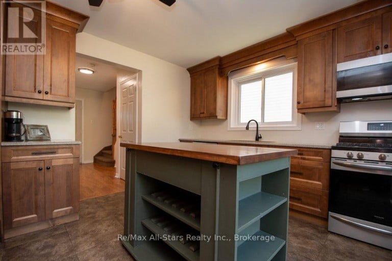 1118 HUNTINGTON CIRCLE, Peterborough (Otonabee Ward 1), Ontario, K9K2A8