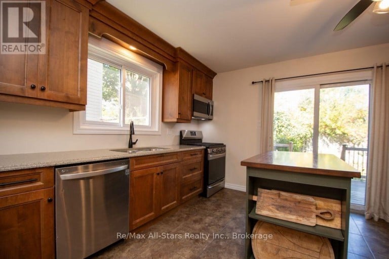 1118 HUNTINGTON CIRCLE, Peterborough (Otonabee Ward 1), Ontario, K9K2A8
