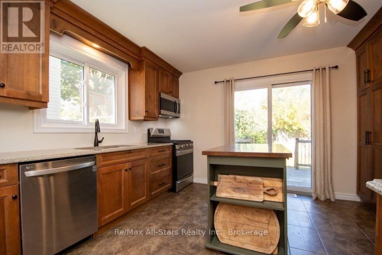 1118 HUNTINGTON CIRCLE, Peterborough (Otonabee Ward 1), Ontario, K9K2A8