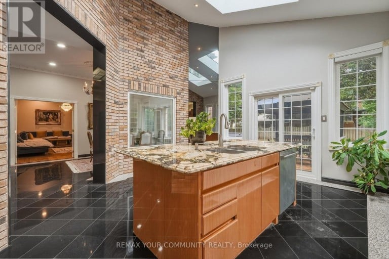 176 OLD SURREY LANE, Richmond Hill (South Richvale), Ontario, L4C7E5