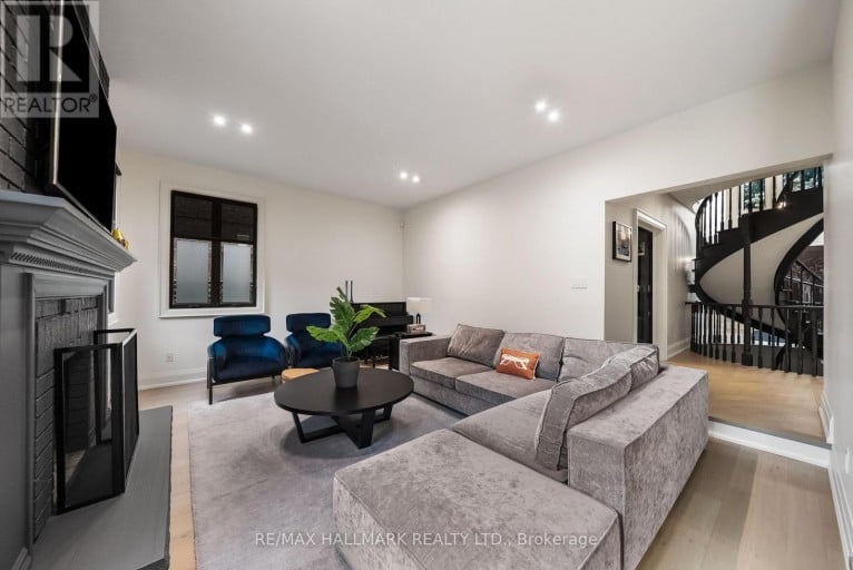 54 THEOBALDS CIRCLE, Richmond Hill (Mill Pond), Ontario, L4C9C9