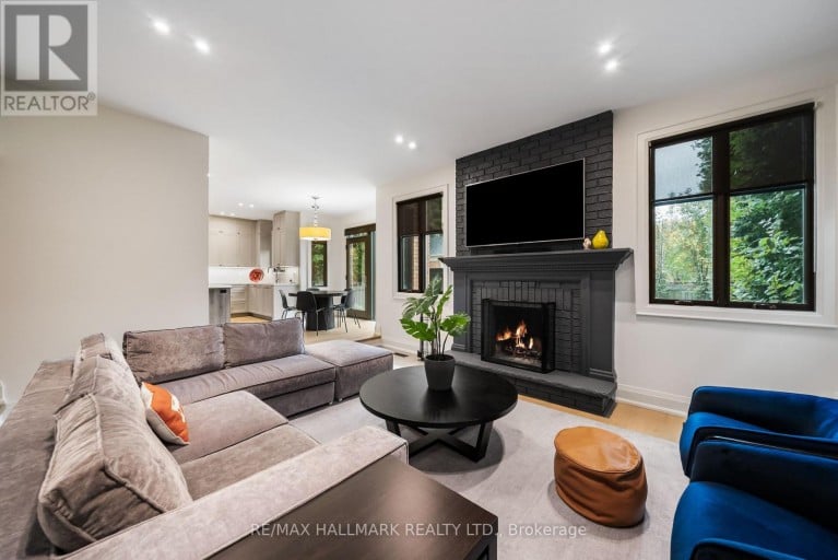 54 THEOBALDS CIRCLE, Richmond Hill (Mill Pond), Ontario, L4C9C9