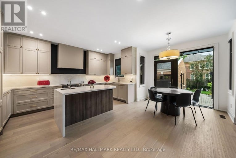 54 THEOBALDS CIRCLE, Richmond Hill (Mill Pond), Ontario, L4C9C9