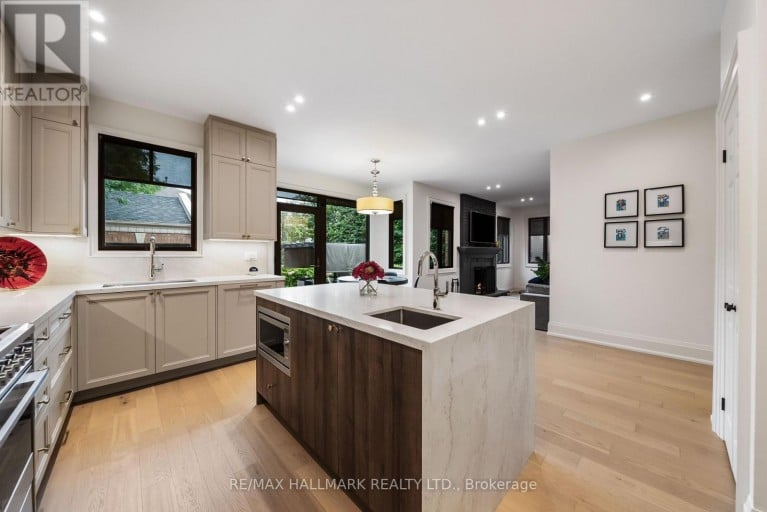 54 THEOBALDS CIRCLE, Richmond Hill (Mill Pond), Ontario, L4C9C9