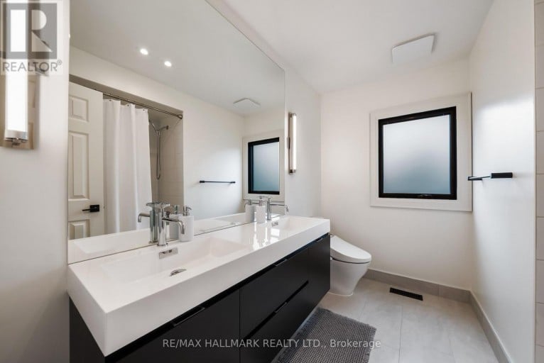 54 THEOBALDS CIRCLE, Richmond Hill (Mill Pond), Ontario, L4C9C9