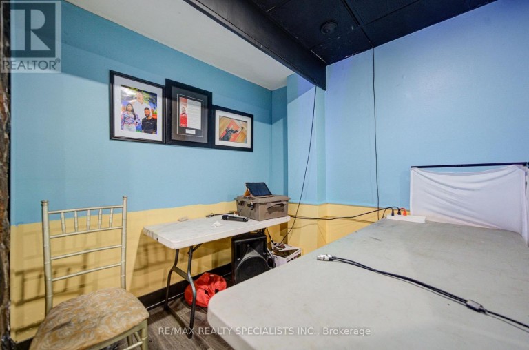 1935 WESTON ROAD, Toronto (Weston), Ontario, M9N1W7