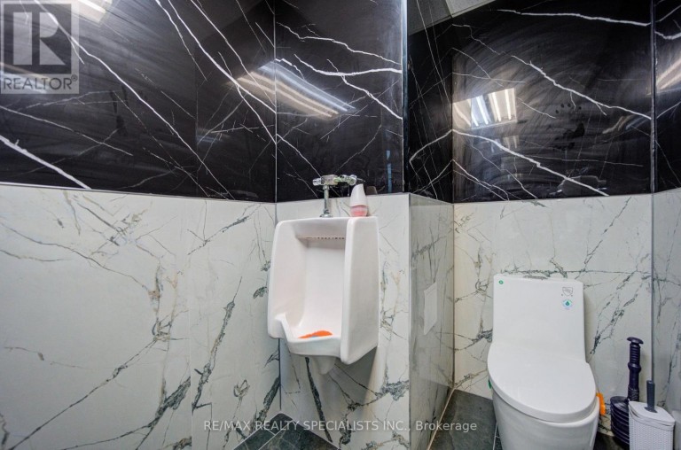 1935 WESTON ROAD, Toronto (Weston), Ontario, M9N1W7