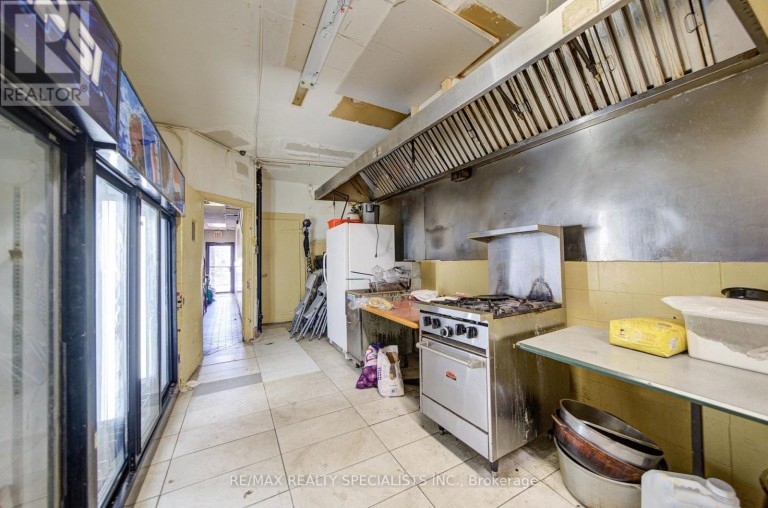 1935 WESTON ROAD, Toronto (Weston), Ontario, M9N1W7