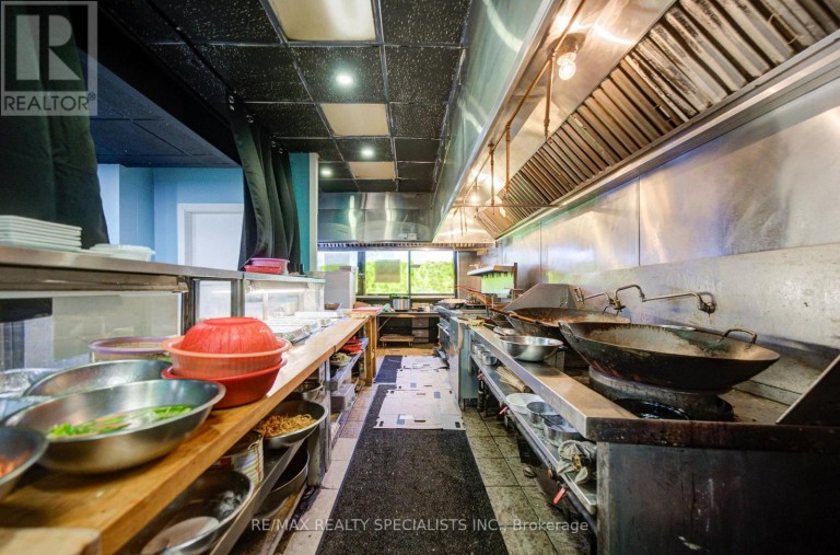 1935 WESTON ROAD, Toronto (Weston), Ontario, M9N1W7
