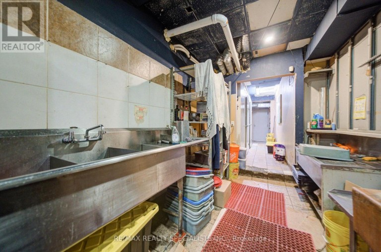 1935 WESTON ROAD, Toronto (Weston), Ontario, M9N1W7