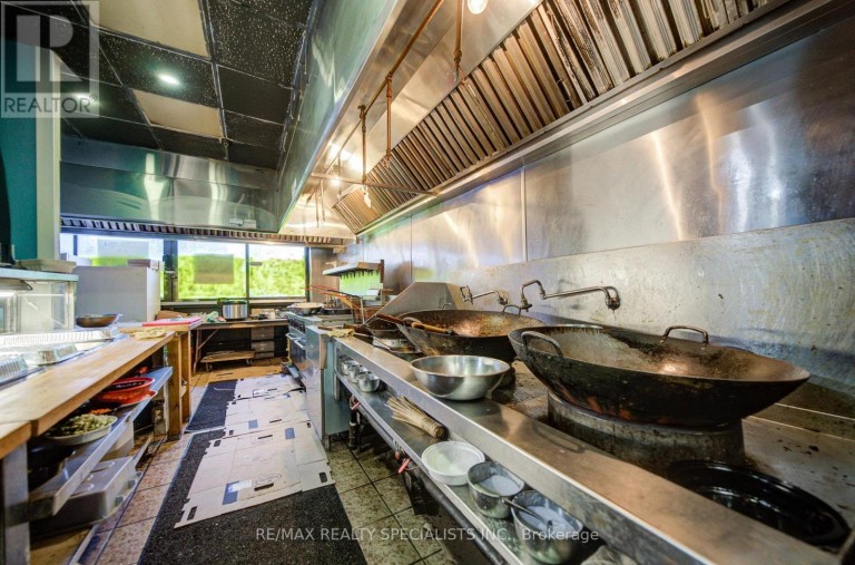 1935 WESTON ROAD, Toronto (Weston), Ontario, M9N1W7