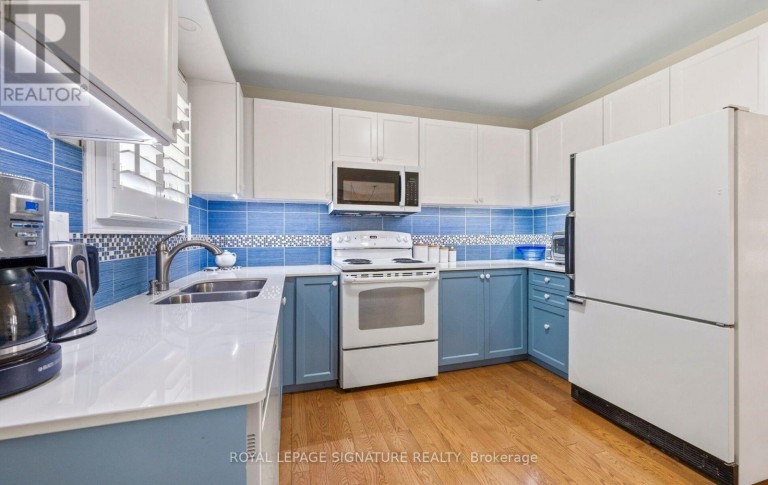 412 BUTLER COURT, Aurora (Aurora Village), Ontario, L4G6G8