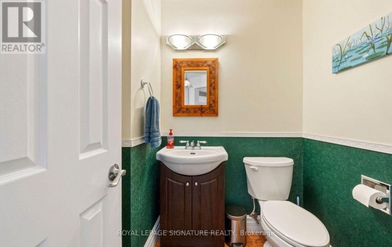 412 BUTLER COURT, Aurora (Aurora Village), Ontario, L4G6G8