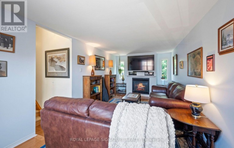 412 BUTLER COURT, Aurora (Aurora Village), Ontario, L4G6G8