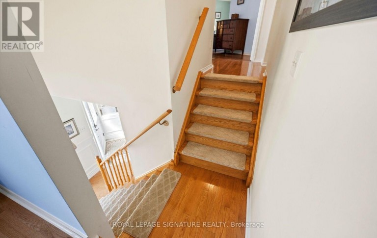 412 BUTLER COURT, Aurora (Aurora Village), Ontario, L4G6G8