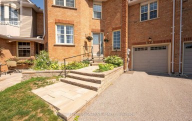 412 BUTLER COURT Aurora (Aurora Village) Ontario photo 2