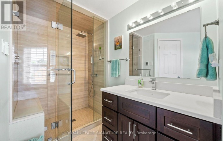 412 BUTLER COURT, Aurora (Aurora Village), Ontario, L4G6G8