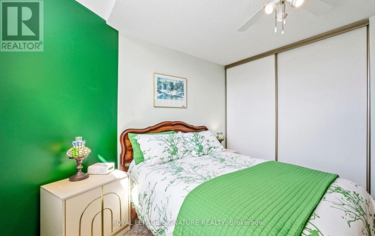 412 BUTLER COURT, Aurora (Aurora Village), Ontario, L4G6G8