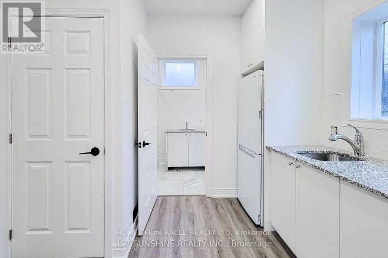 184 BEACH BOULEVARD, Hamilton (Hamilton Beach), Ontario, L8H6V9