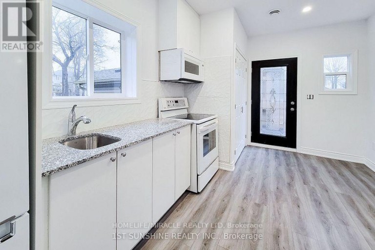 184 BEACH BOULEVARD, Hamilton (Hamilton Beach), Ontario, L8H6V9