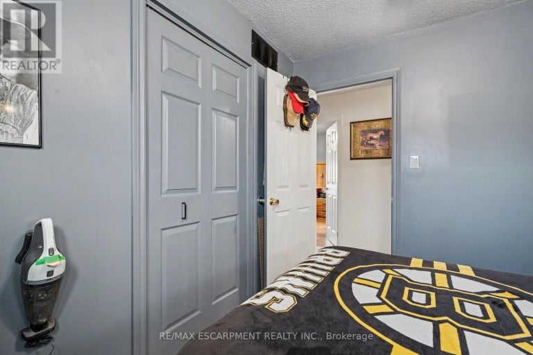 306 TEMPLEMEAD DRIVE, Hamilton (Templemead), Ontario, L8W3H7