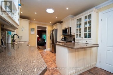 690 POST ROAD Kawartha Lakes (Ops) Ontario photo 16