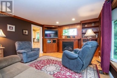 690 POST ROAD Kawartha Lakes (Ops) Ontario photo 8