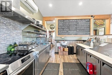 282-284 & 286 WELLINGTON MAIN STREET Prince Edward County (Hillier) Ontario photo 10