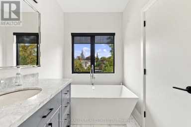 57 ROSENEATH GARDENS Toronto (Oakwood Village) Ontario photo 24