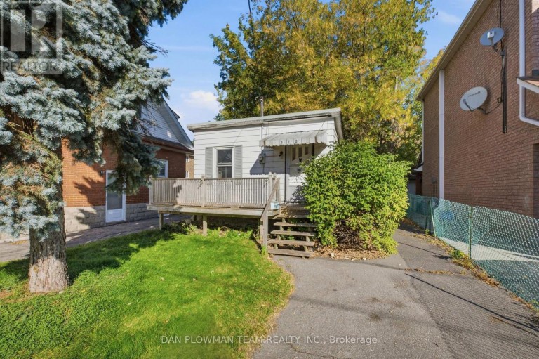 372 PINE AVENUE, Oshawa (Vanier), Ontario, L1J2H8