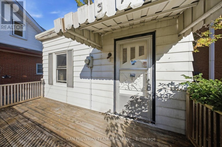 372 PINE AVENUE, Oshawa (Vanier), Ontario, L1J2H8