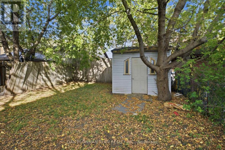 372 PINE AVENUE, Oshawa (Vanier), Ontario, L1J2H8