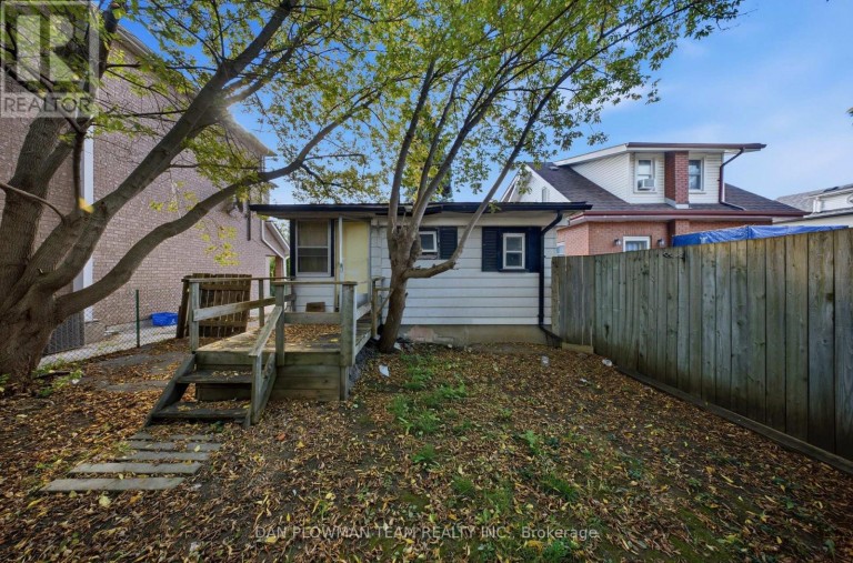 372 PINE AVENUE, Oshawa (Vanier), Ontario, L1J2H8