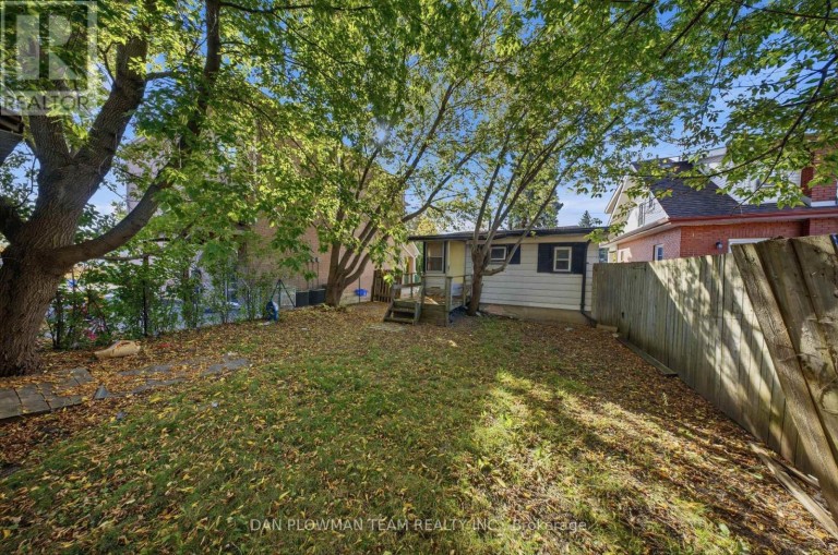 372 PINE AVENUE, Oshawa (Vanier), Ontario, L1J2H8