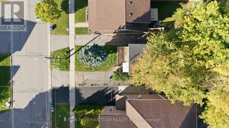 372 PINE AVENUE, Oshawa (Vanier), Ontario, L1J2H8