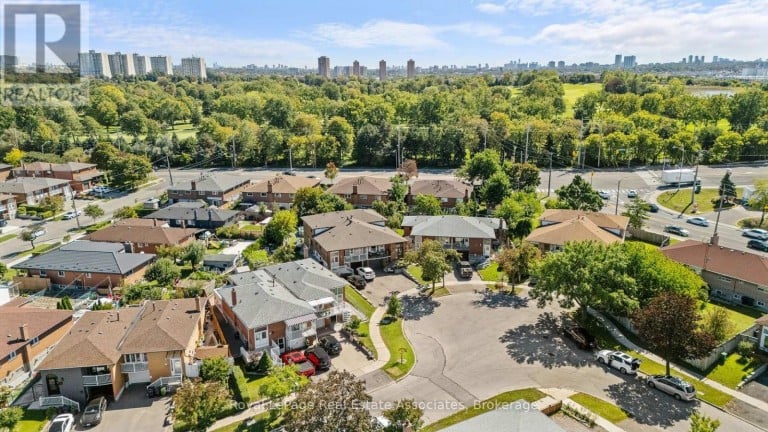 20 HONEYWOOD ROAD, Toronto (Glenfield-Jane Heights), Ontario, M3N1B2