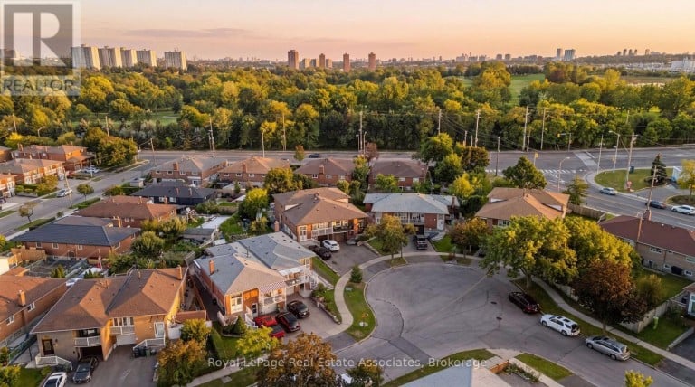20 HONEYWOOD ROAD, Toronto (Glenfield-Jane Heights), Ontario, M3N1B2