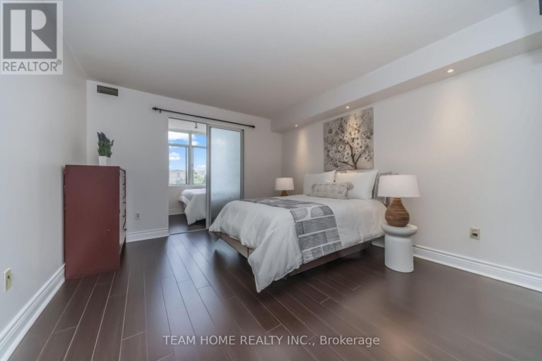 604 - 300 WEBB DRIVE, Mississauga (City Centre), Ontario, L5B3W3
