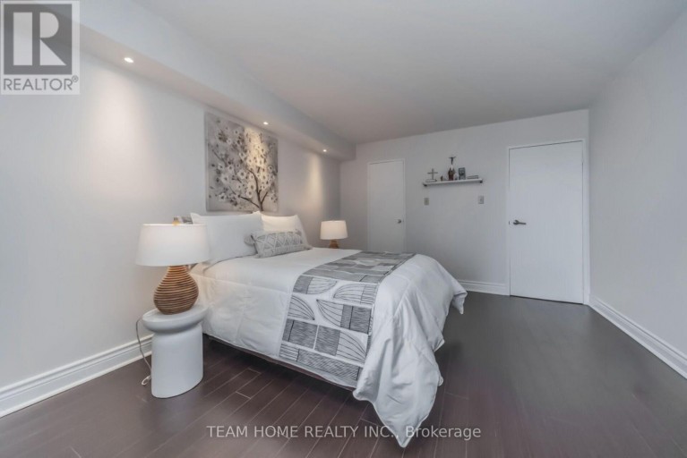 604 - 300 WEBB DRIVE, Mississauga (City Centre), Ontario, L5B3W3
