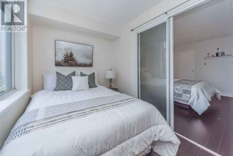 604 - 300 WEBB DRIVE, Mississauga (City Centre), Ontario, L5B3W3