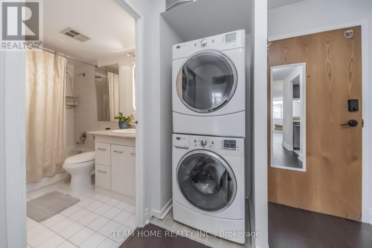 604 - 300 WEBB DRIVE, Mississauga (City Centre), Ontario, L5B3W3