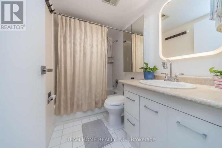 604 - 300 WEBB DRIVE, Mississauga (City Centre), Ontario, L5B3W3
